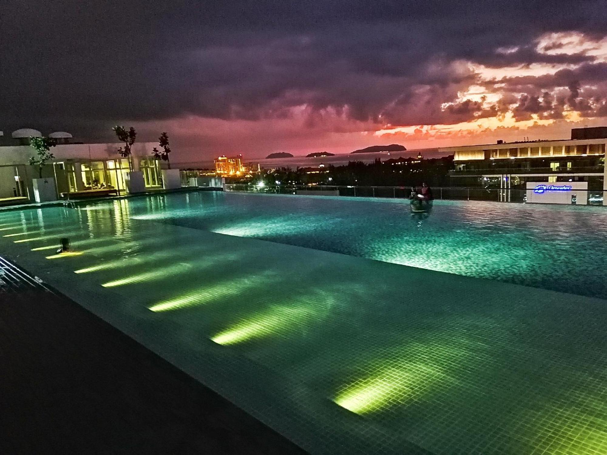 Rooftop Sunset Infinity Pool Sutera Avenue Kk Infini Apartment Kota Kinabalu