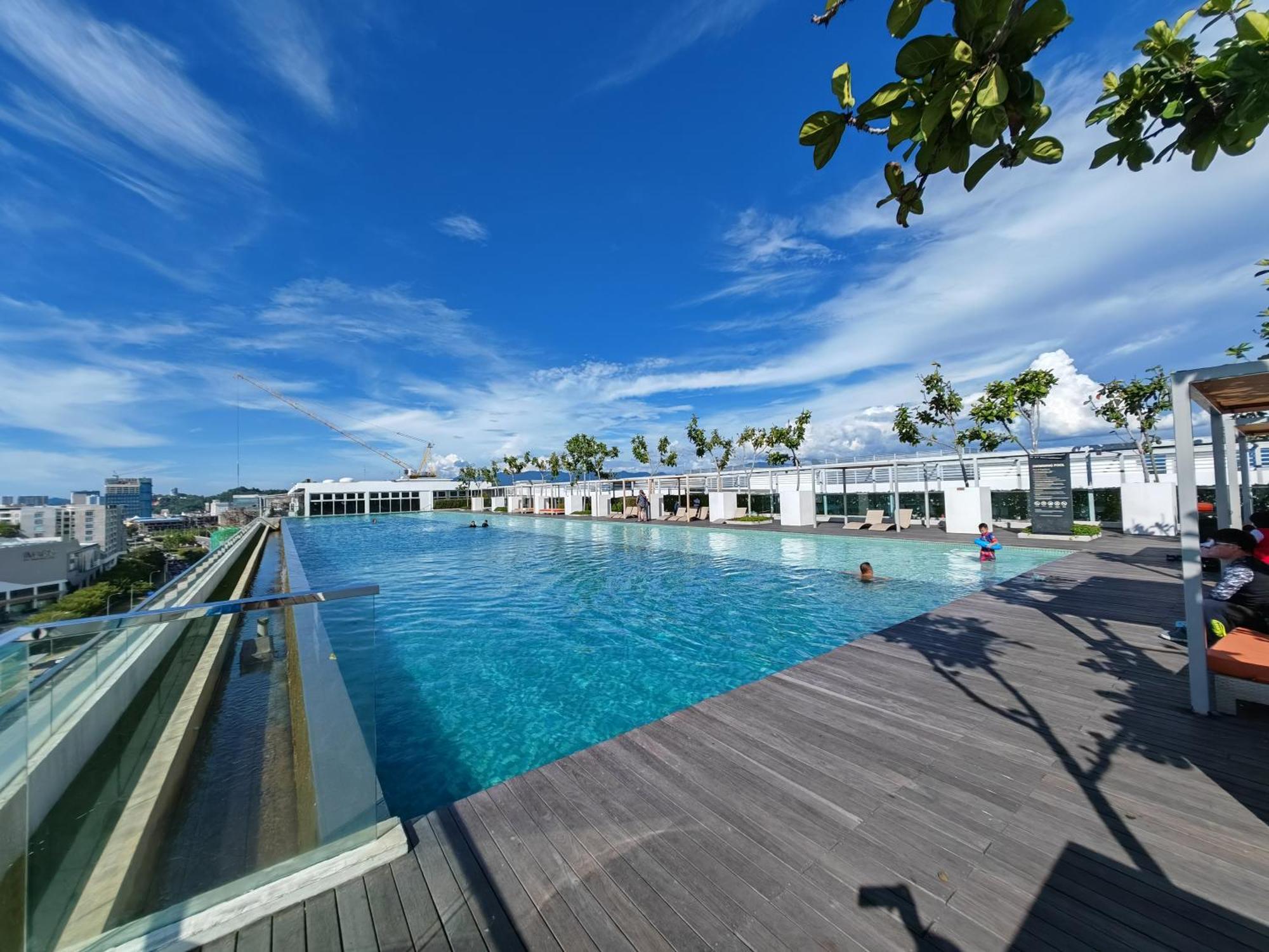 Rooftop Sunset Infinity Pool Sutera Avenue Kk Infini * Kota Kinabalu